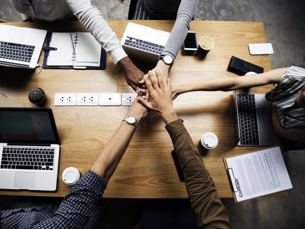 L’attribut alt de cette image est vide, son nom de fichier est teamwork-H2-1024x768.jpg.